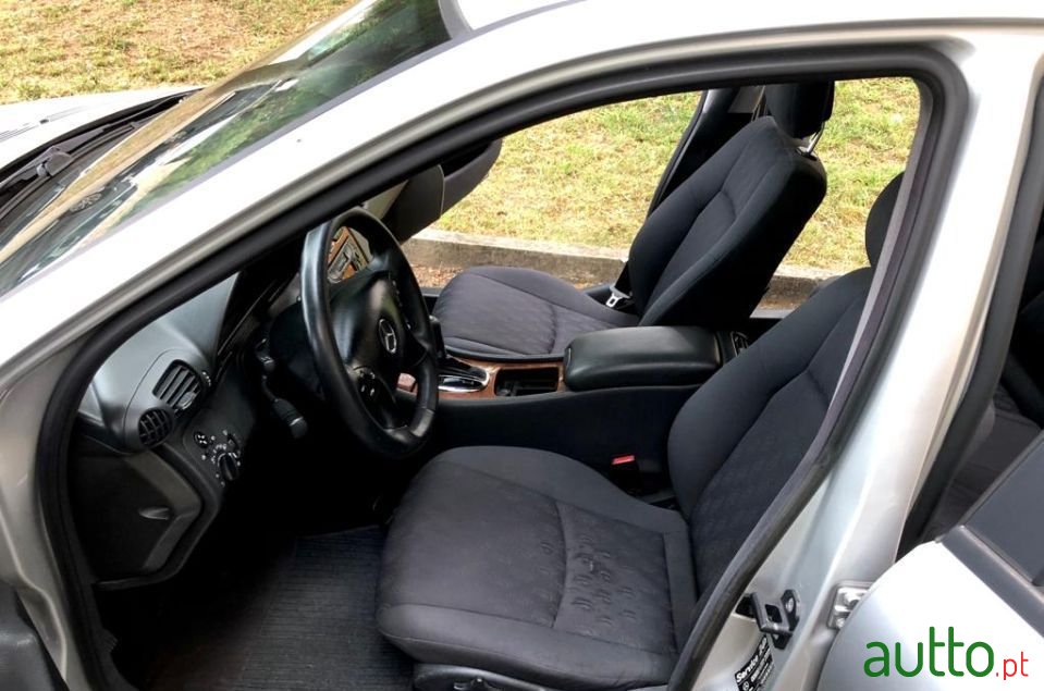 2001' Mercedes-Benz C-220 photo #5