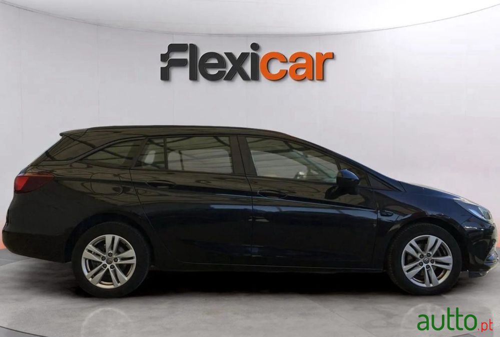 2017' Opel Astra Sports Tourer photo #2