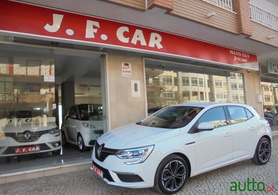 2019' Renault Megane photo #1