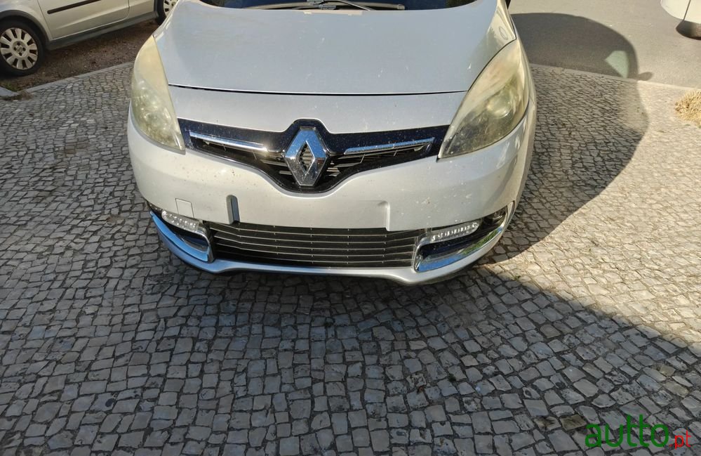 2015' Renault Grand Scenic photo #2