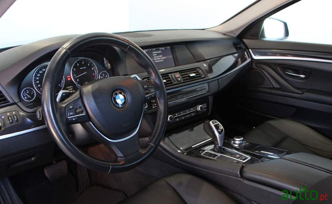2010' BMW 523 photo #2