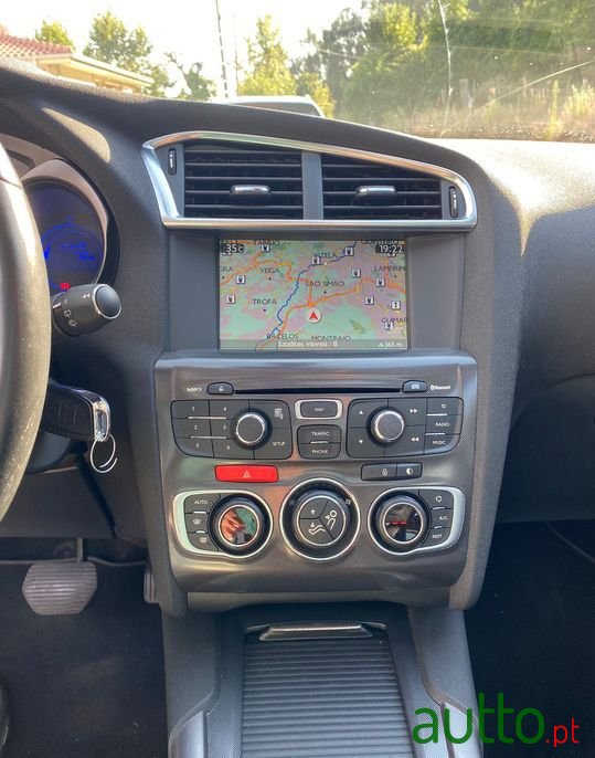 2013' Citroen C4 photo #6