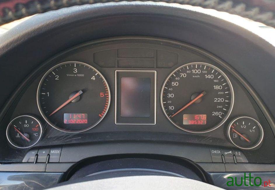 2002' Audi A4 Avant photo #2