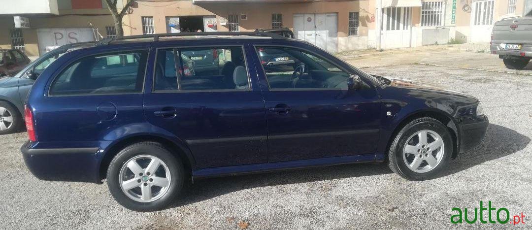 2001' Skoda Octavia Break photo #1