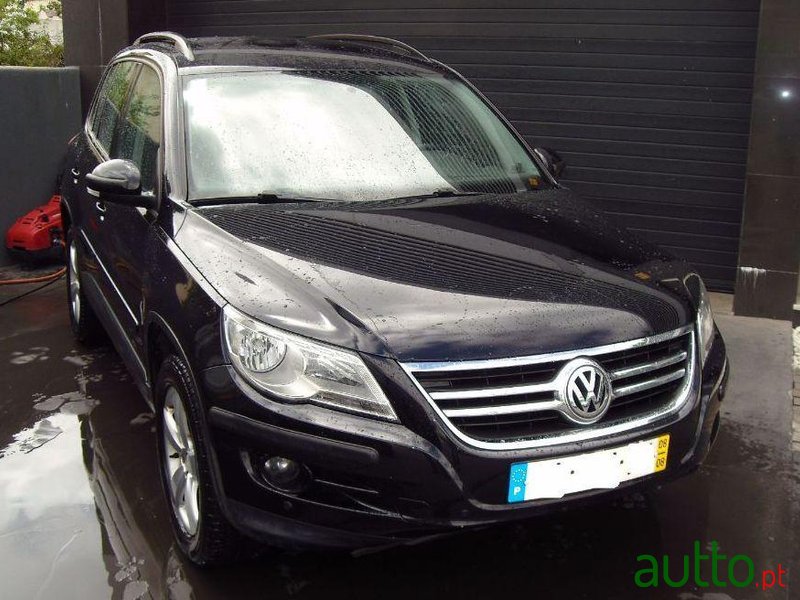 2008' Volkswagen Tiguan photo #2