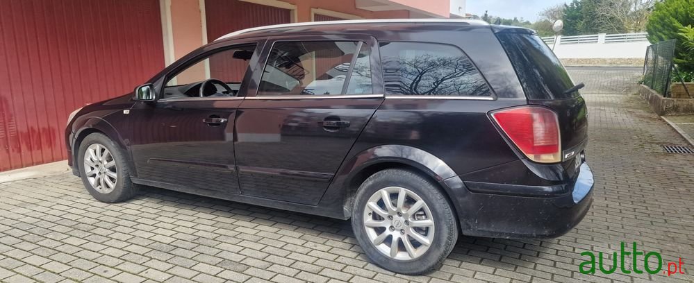 2006' Opel Astra Caravan photo #6