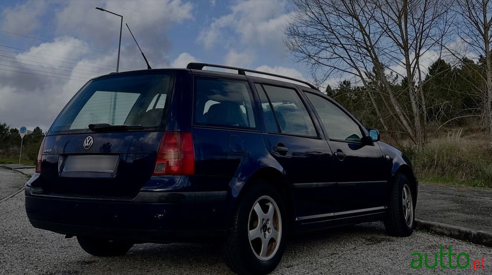 2001' Volkswagen Golf photo #4