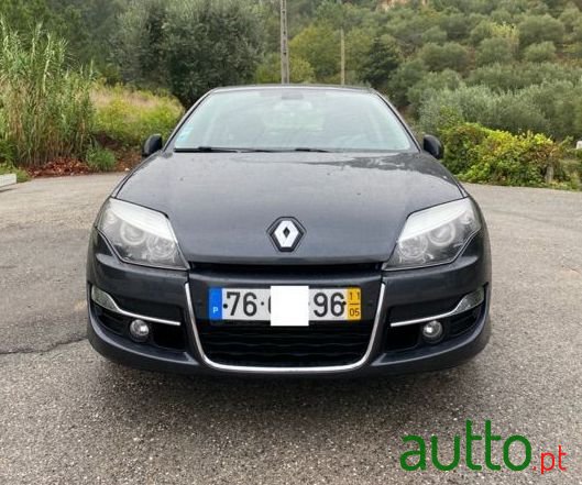 2011' Renault Laguna photo #2