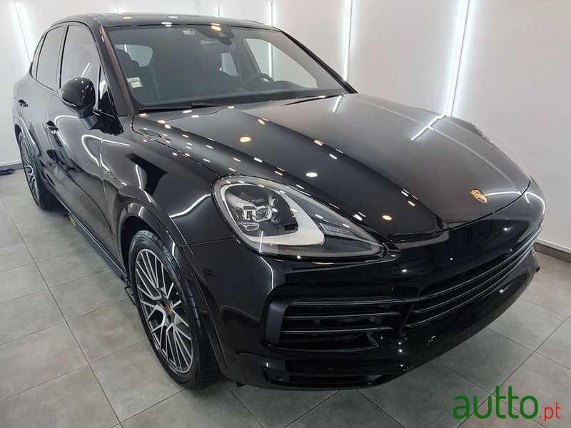 2022' Porsche Cayenne photo #6