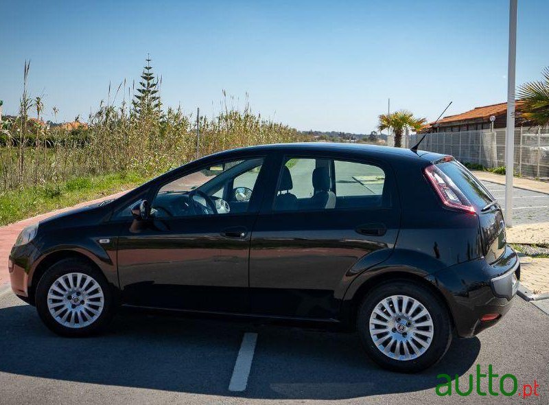 2011' Fiat Punto Evo 1.2 Active 65 Cv photo #2