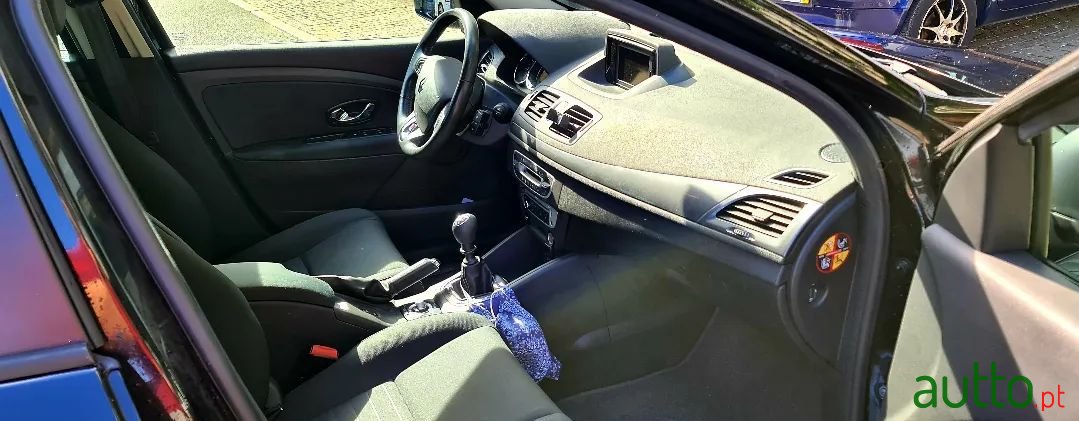 2016' Renault Megane Sport Tourer photo #6