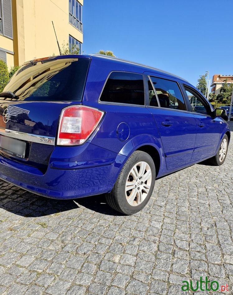 2008' Opel Astra Caravan photo #3