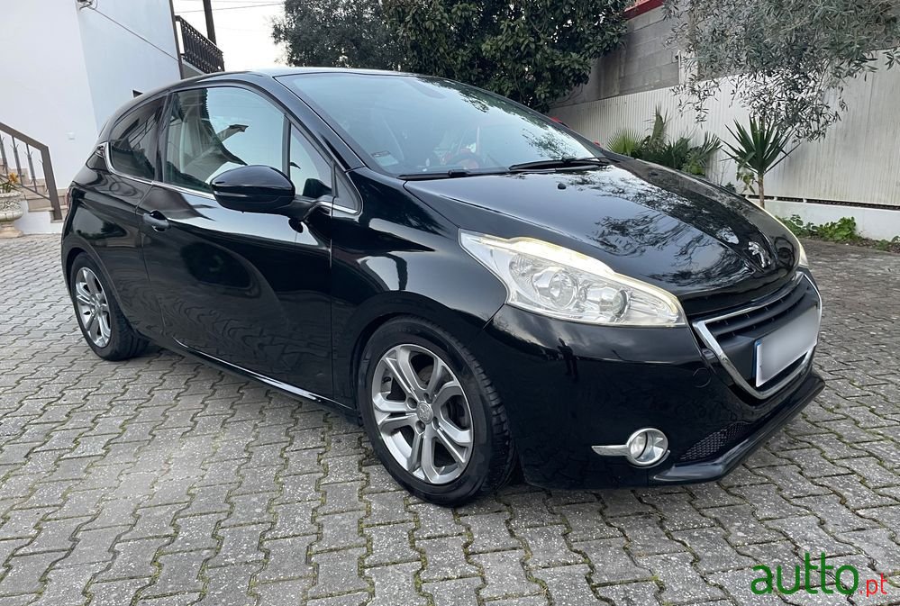 2014' Peugeot 208 photo #6