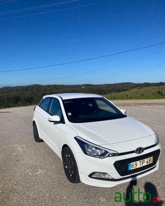 2017' Hyundai i20 photo #2