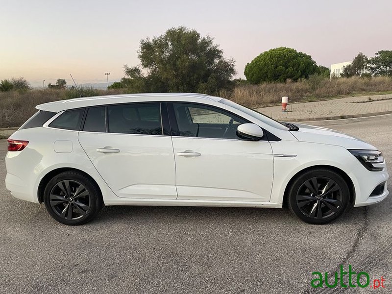 2021' Renault Megane Sport Tourer photo #3