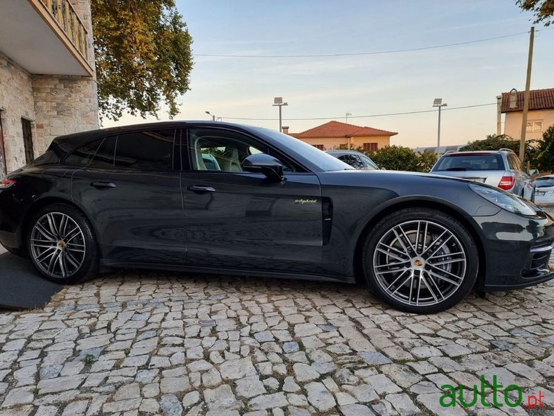 2018' Porsche Panamera Sport Turismo photo #5