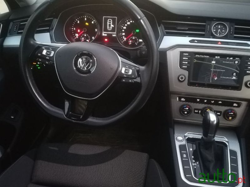 2015' Volkswagen Passat photo #2