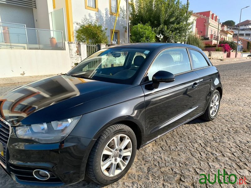 2010' Audi A1 1.6 Tdi Advance photo #2