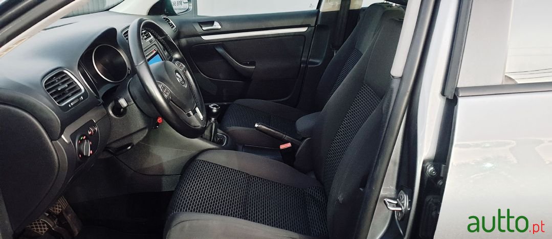 2010' Volkswagen Golf Variant photo #4