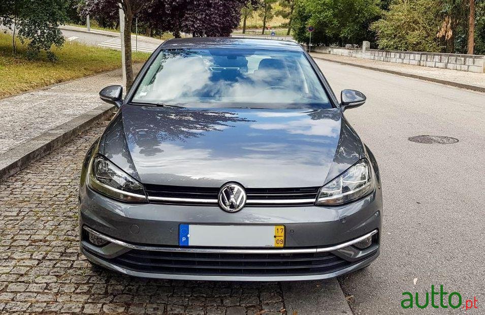 2017' Volkswagen Golf photo #3