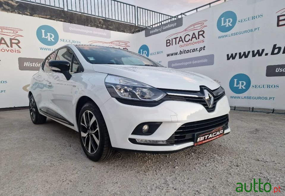 2019' Renault Clio photo #1