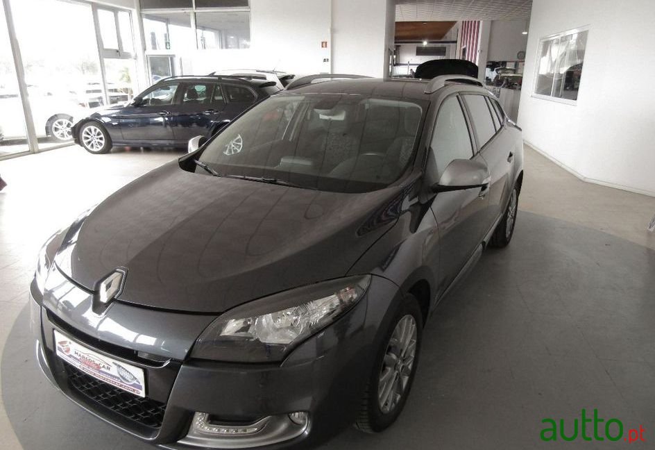 2013' Renault Megane Sport Tourer photo #2