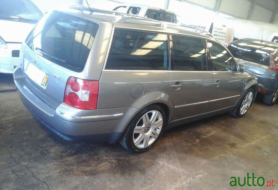 2003' Volkswagen Passat Variant photo #5