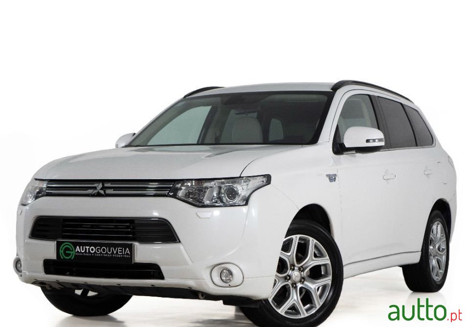 2015' Mitsubishi Outlander photo #1