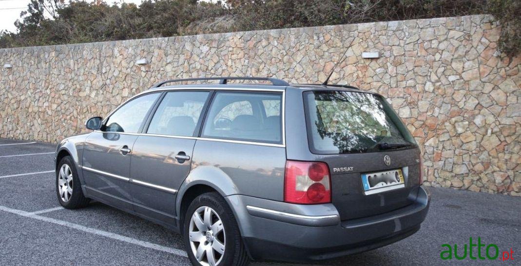 2005' Volkswagen Passat Variant photo #4
