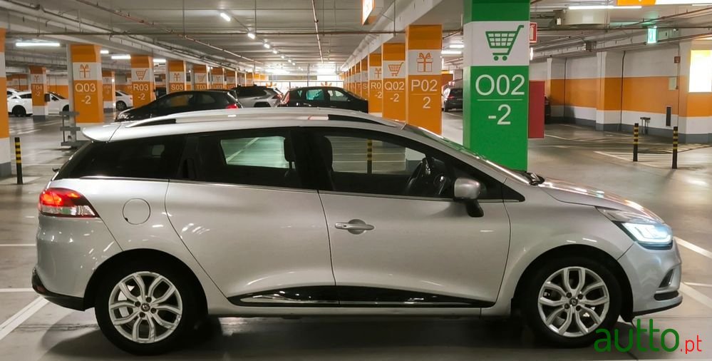 2017' Renault Clio Sport Tourer photo #5