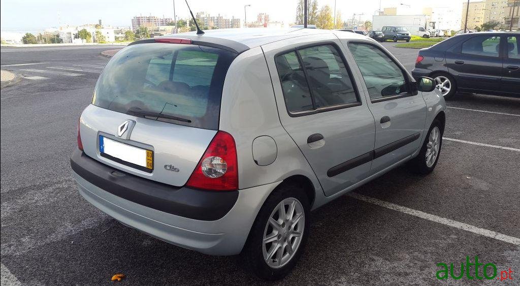2003' Renault Clio 1.2 16V Expression photo #2