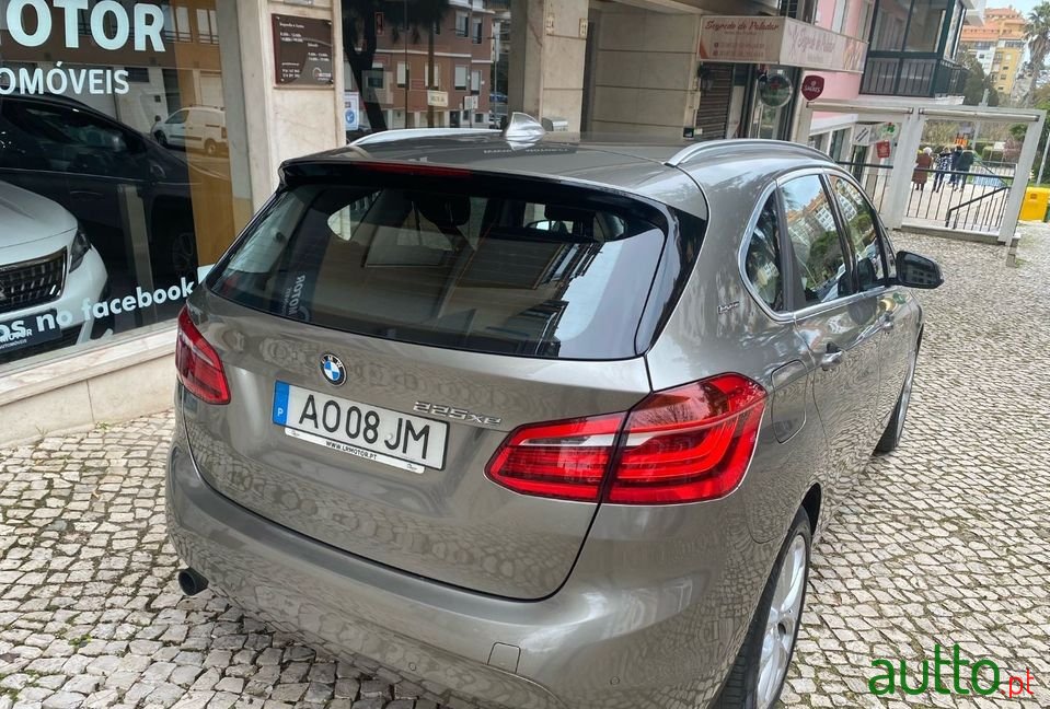 2016' BMW 225Xe Sport photo #5