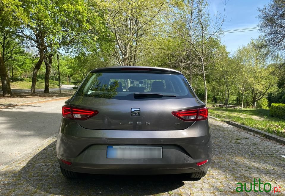 2014' SEAT Leon photo #5