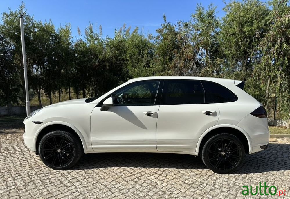 2010' Porsche Cayenne Diesel Tiptronic S photo #3