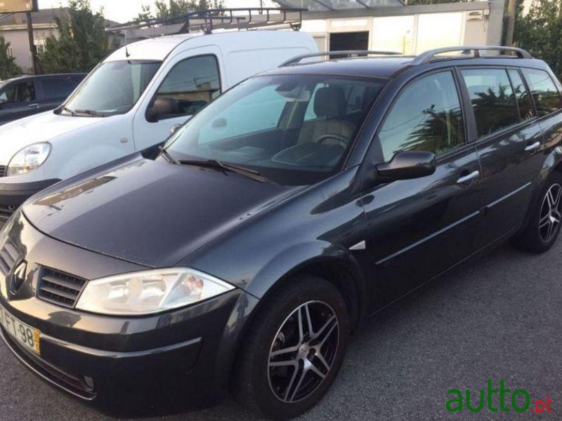 2005' Renault Megane Break photo #2