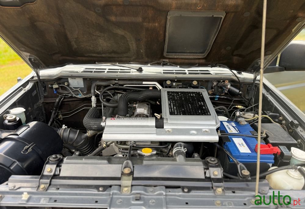 1998' Mitsubishi Pajero photo #5