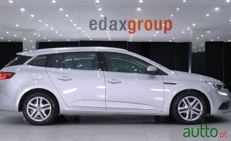 2017' Renault Megane Sport Tourer photo #2