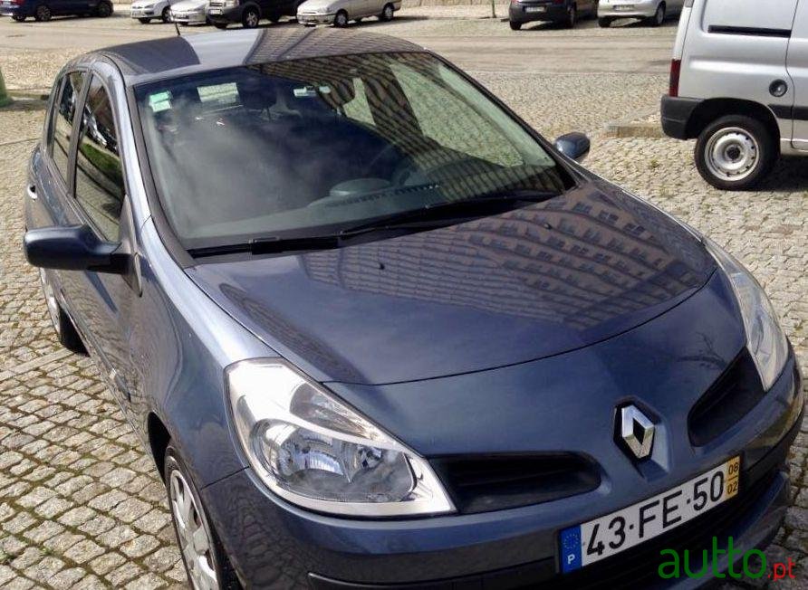 2008' Renault Clio 1.5 Dci photo #1