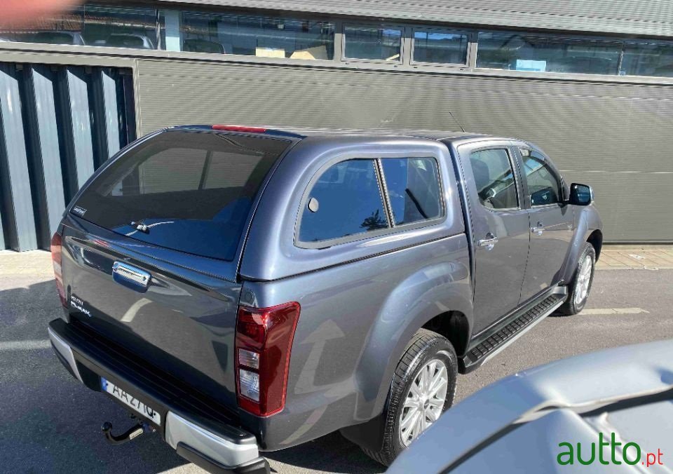 2020' Isuzu photo #4