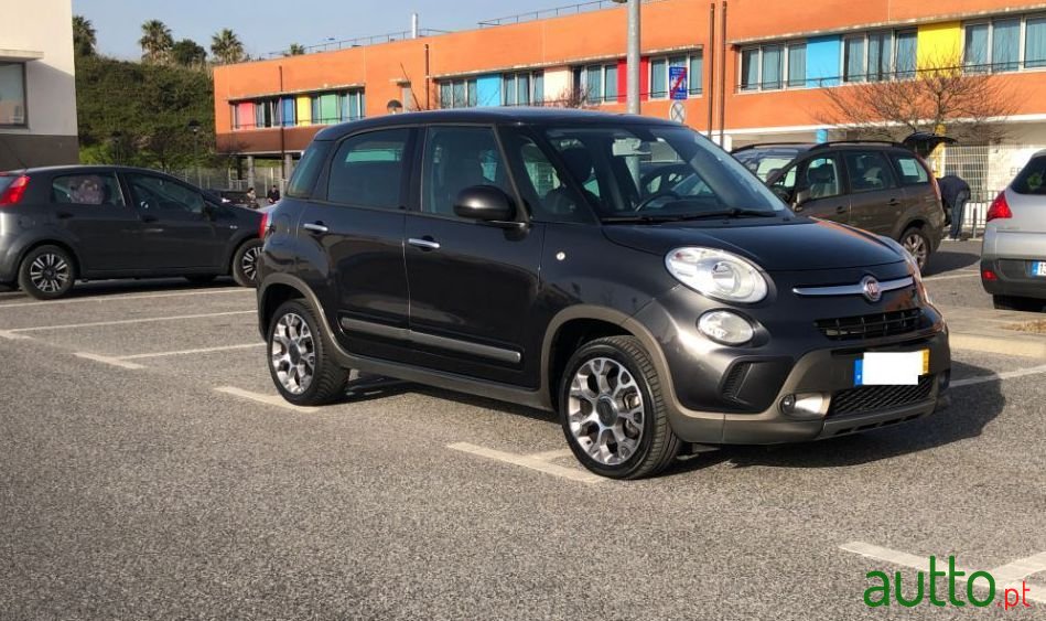 2017' Fiat 500L photo #2