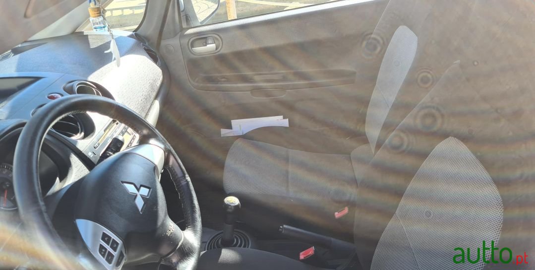 2012' Mitsubishi Colt photo #6