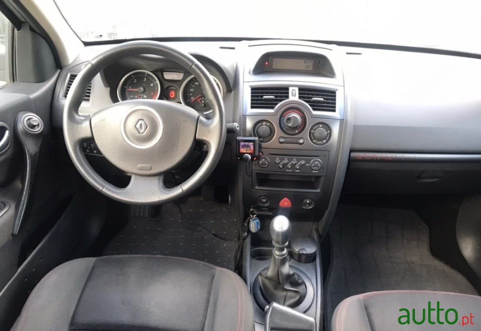 2007' Renault Megane Break photo #2