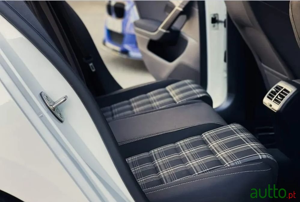 2017' Volkswagen Golf photo #6