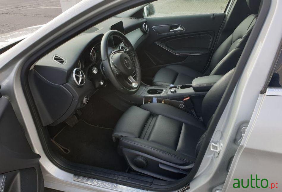 2017' Mercedes-Benz Gla-180 photo #2