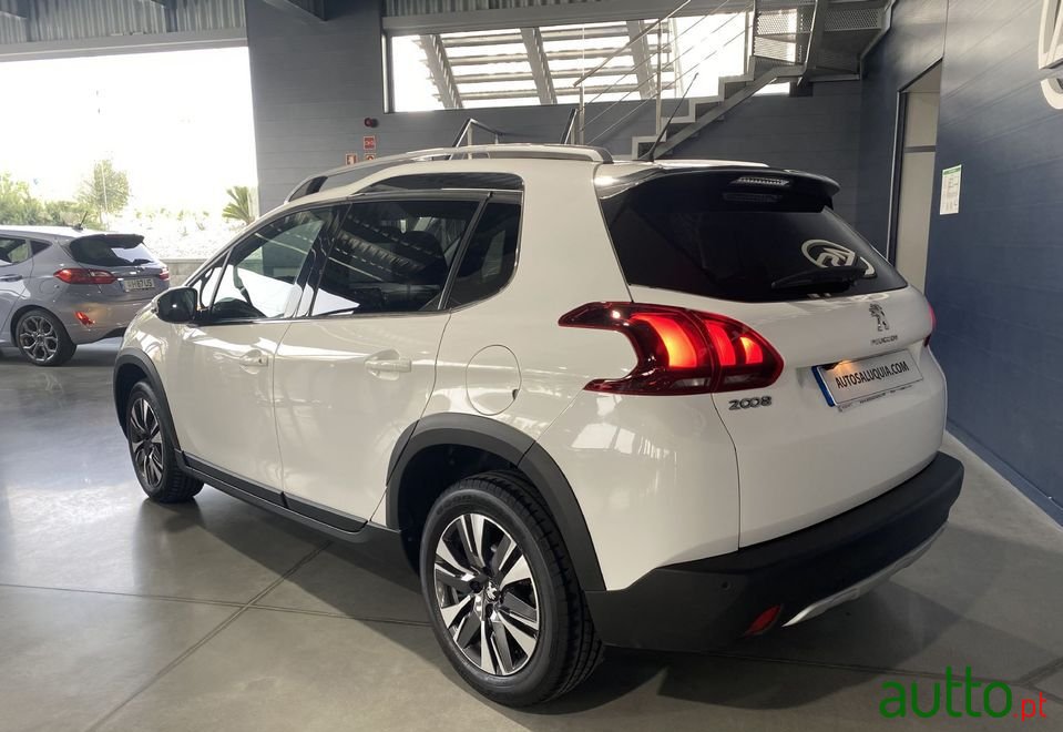 2019' Peugeot 2008 photo #3