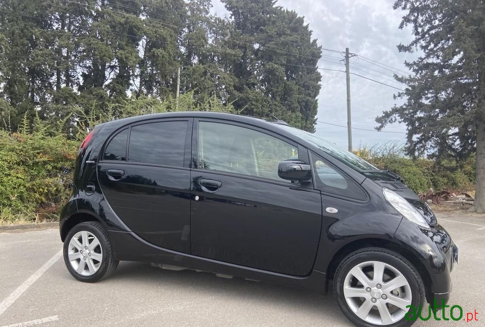 2019' Peugeot iOn Standard photo #5