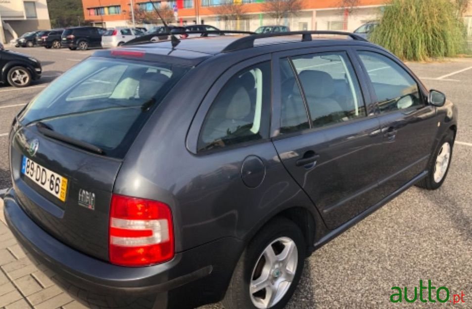 2007' Skoda Fabia Break photo #2