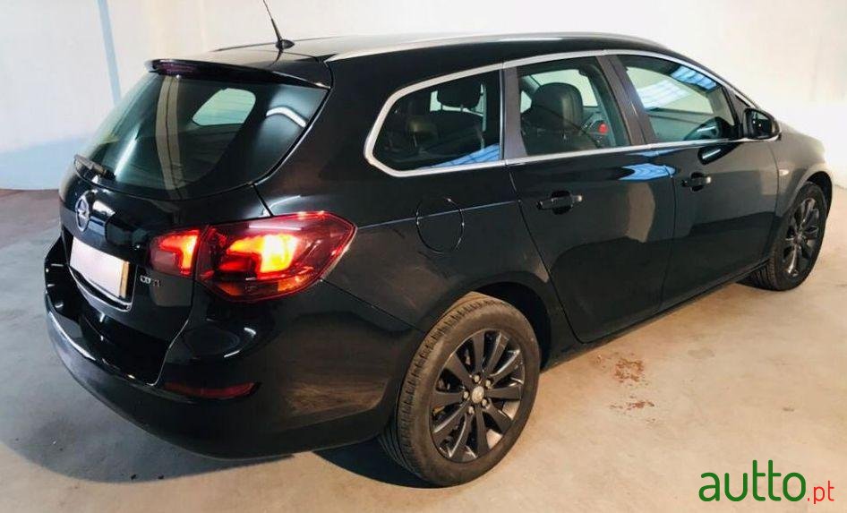 2011' Opel Astra Caravan photo #2