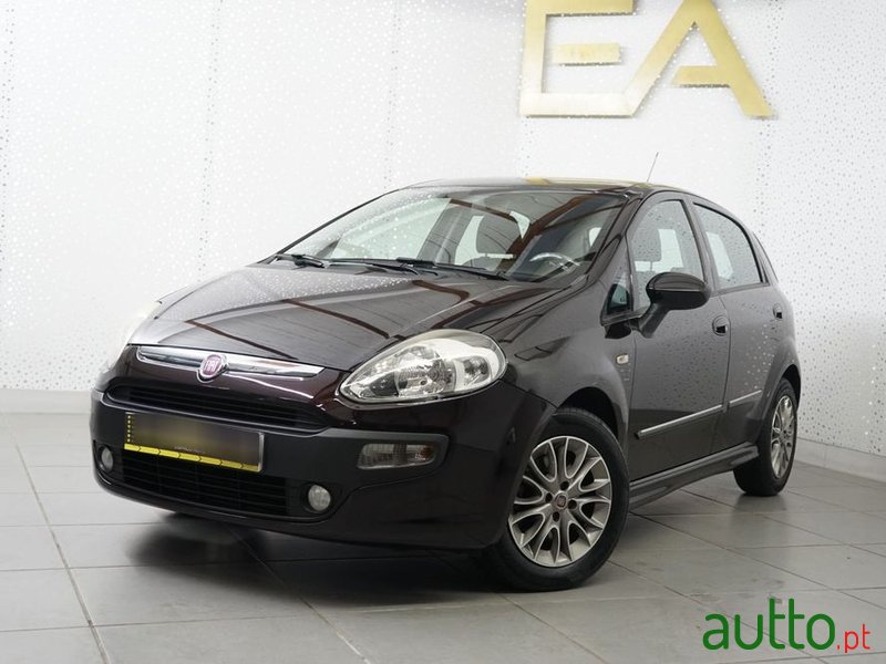 2011' Fiat Punto Evo photo #3