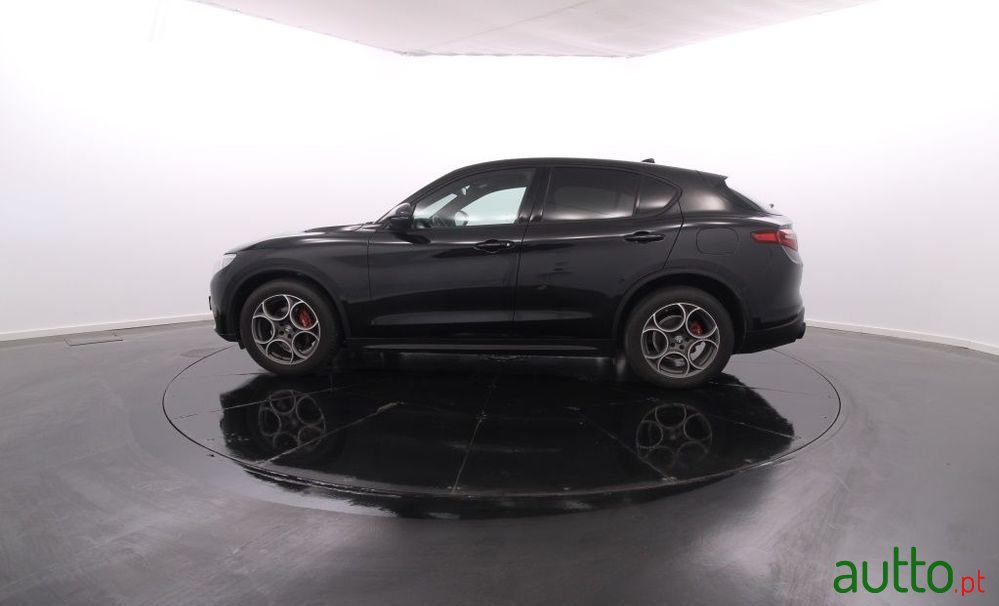 2022' Alfa Romeo Stelvio photo #3